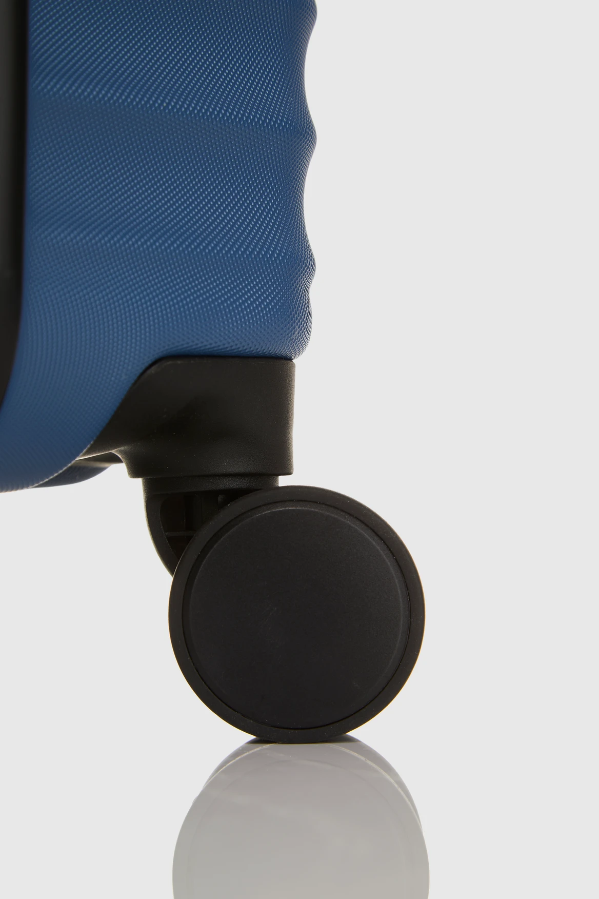 Berlin 78cm Suitcase - Image 6