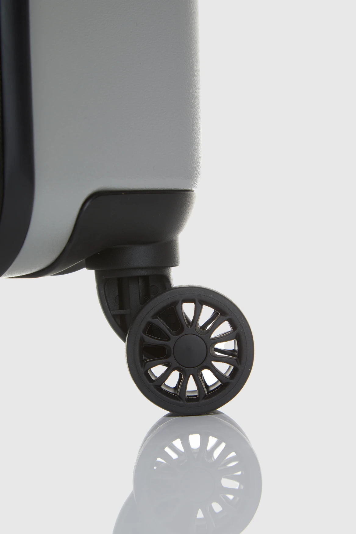 Calvin Klein Overlay 54cm Suitcase - Image 6